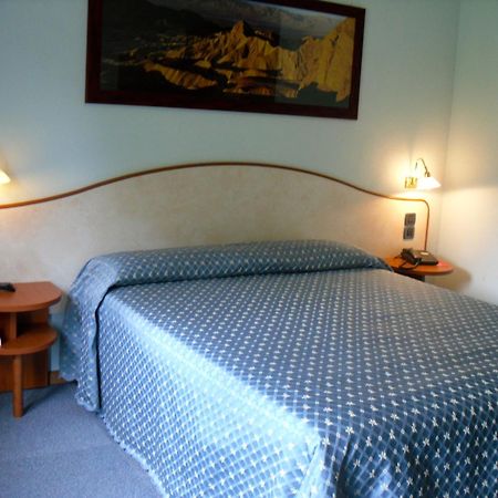 Garni Bellavista Hotell Calceranica al Lago Exteriör bild