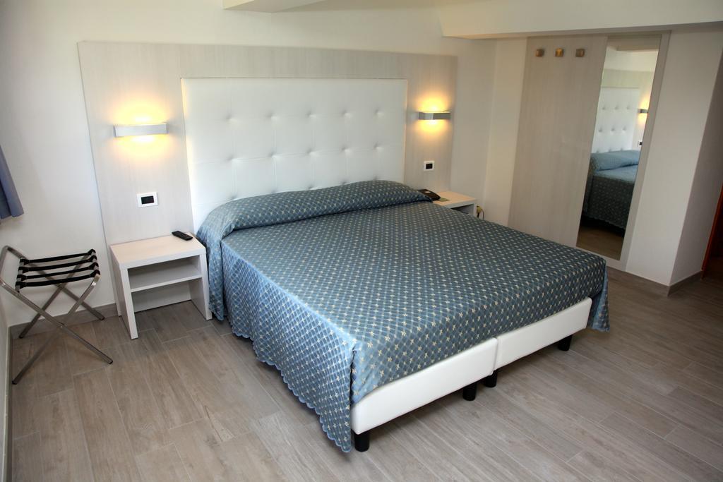 Garni Bellavista Hotell Calceranica al Lago Rum bild