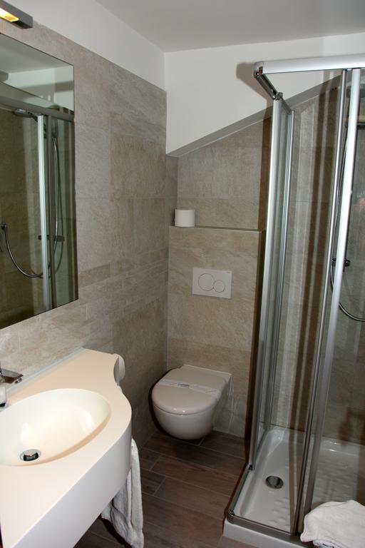 Garni Bellavista Hotell Calceranica al Lago Rum bild