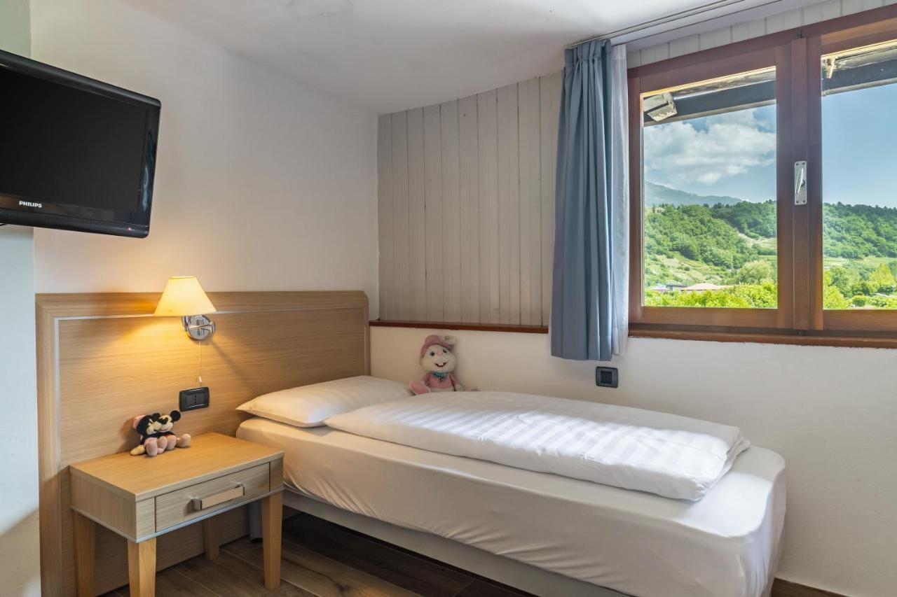 Garni Bellavista Hotell Calceranica al Lago Exteriör bild