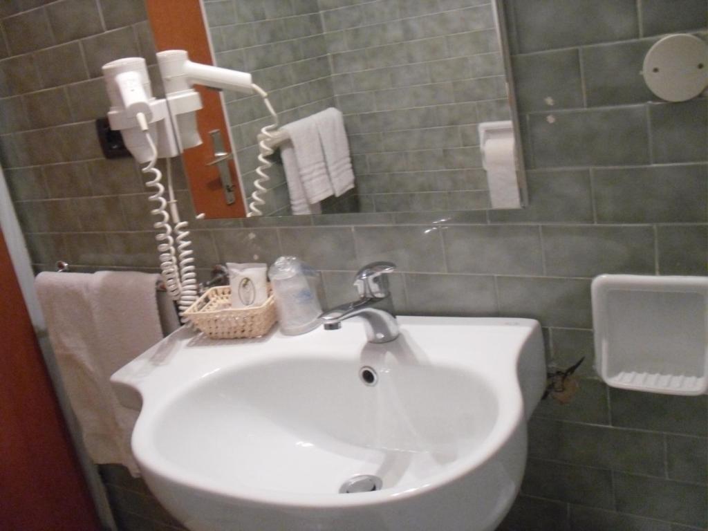 Garni Bellavista Hotell Calceranica al Lago Rum bild