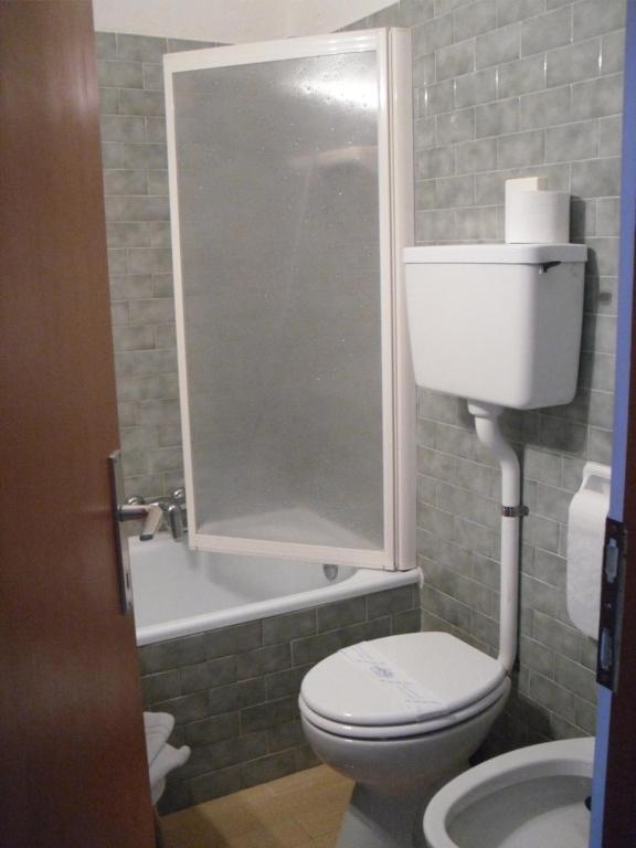 Garni Bellavista Hotell Calceranica al Lago Rum bild