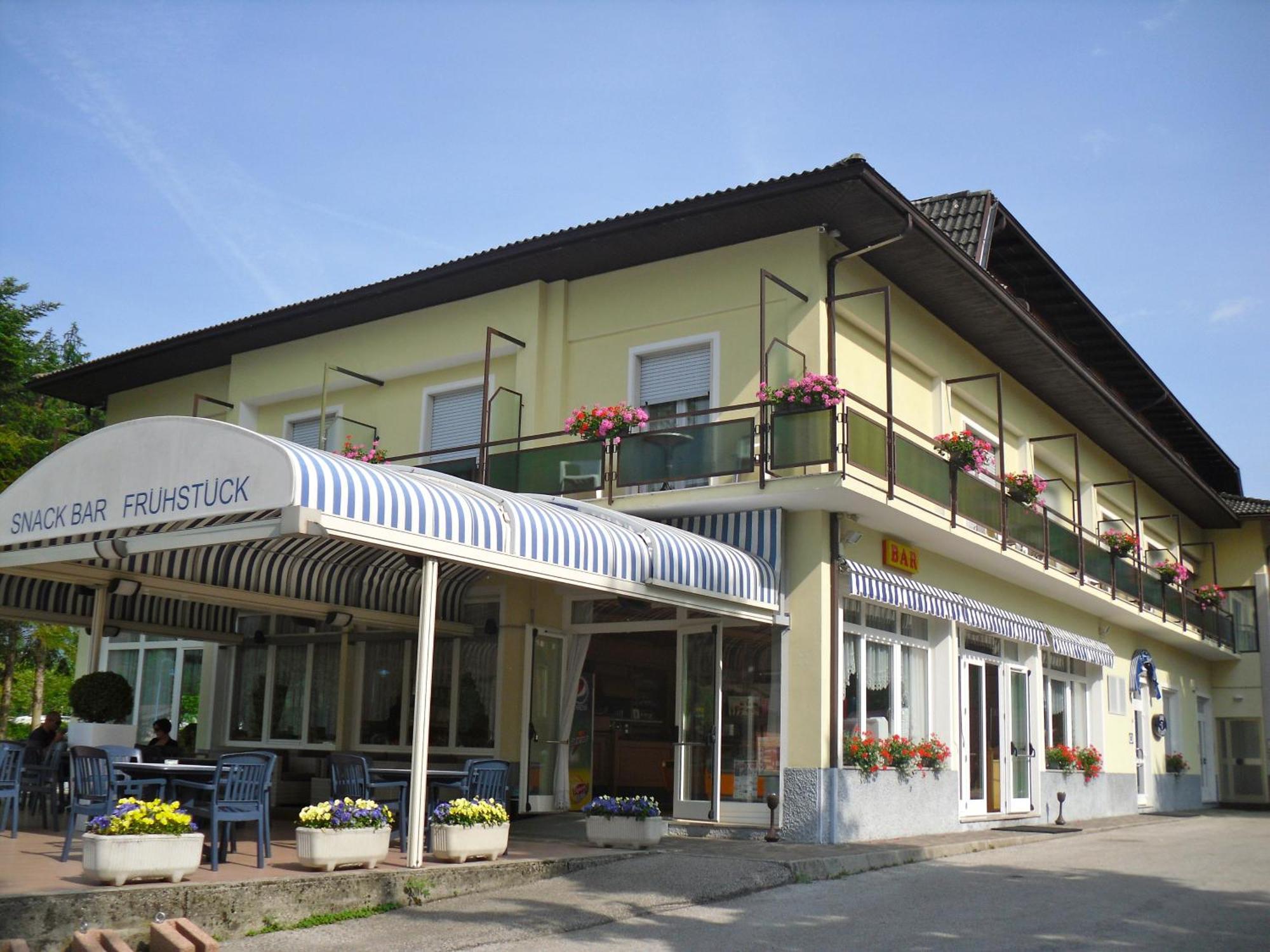 Garni Bellavista Hotell Calceranica al Lago Exteriör bild