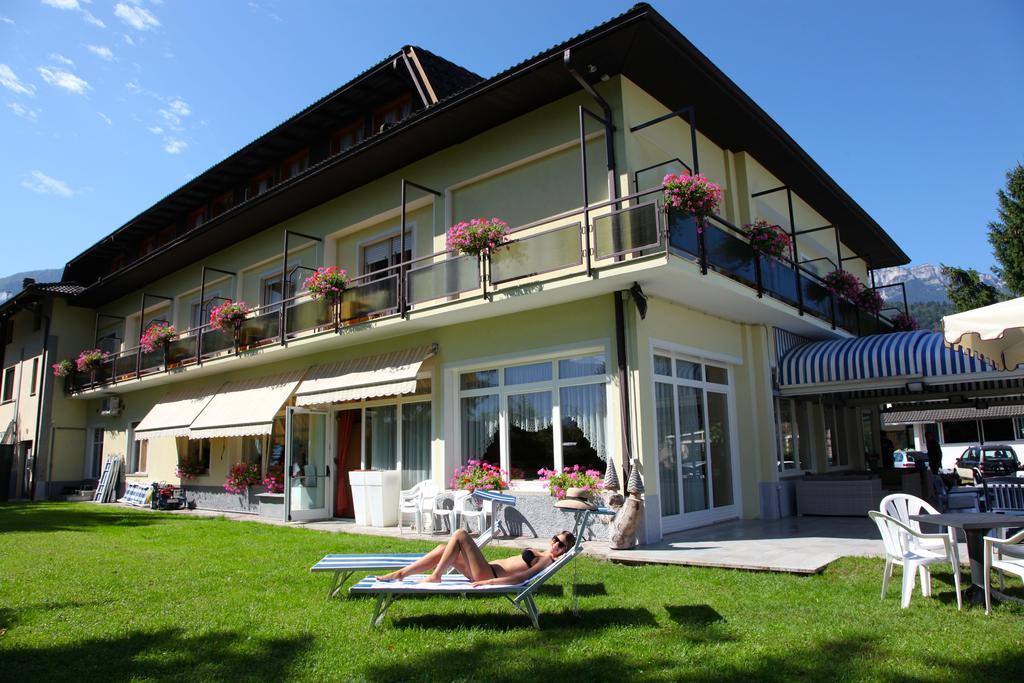 Garni Bellavista Hotell Calceranica al Lago Exteriör bild
