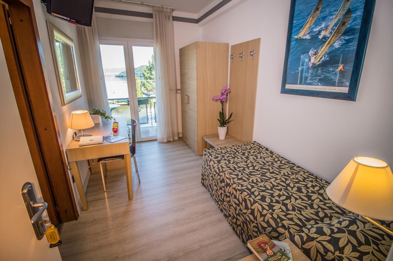 Garni Bellavista Hotell Calceranica al Lago Exteriör bild