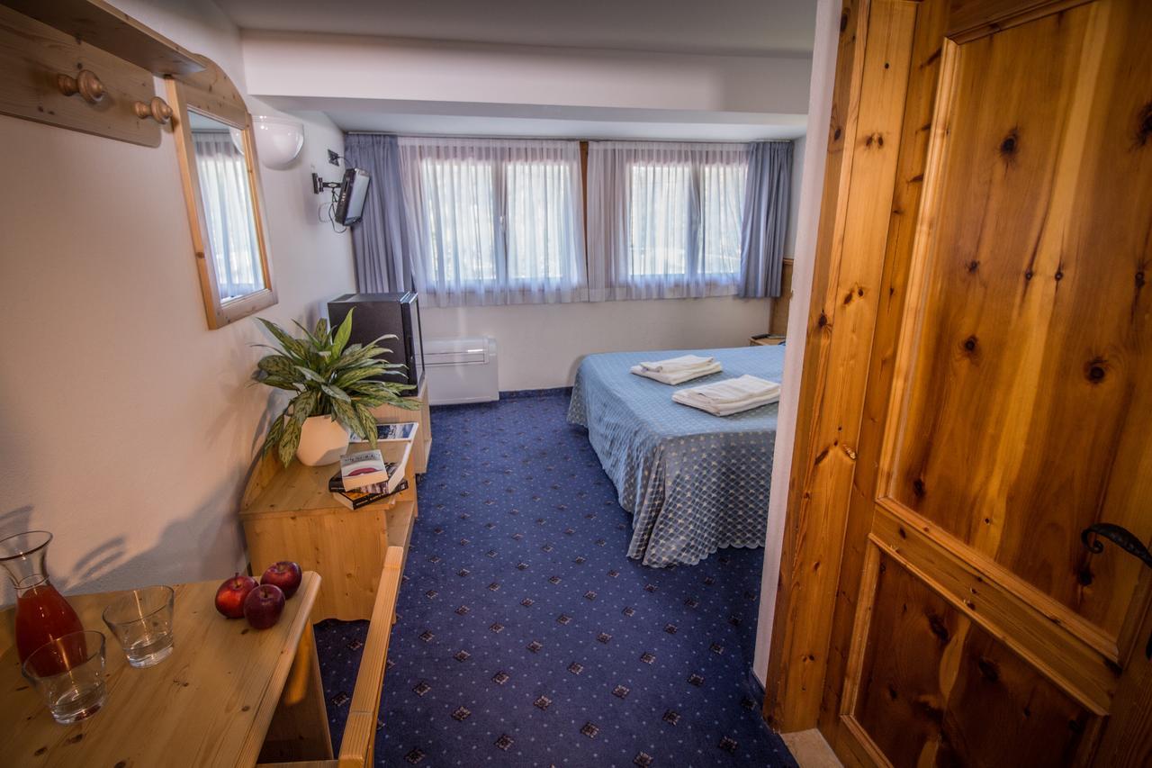 Garni Bellavista Hotell Calceranica al Lago Exteriör bild