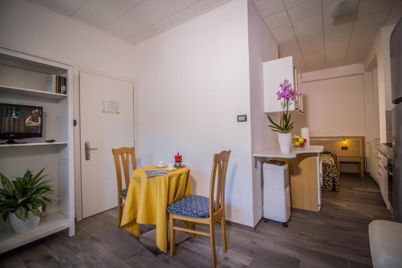 Garni Bellavista Hotell Calceranica al Lago Exteriör bild